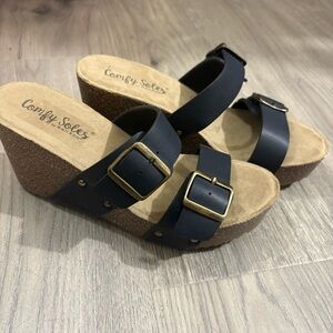 Comfy Soles By Bamboo Black Platform Wedge Sandals Buckle Sz 9 NEW Coastal